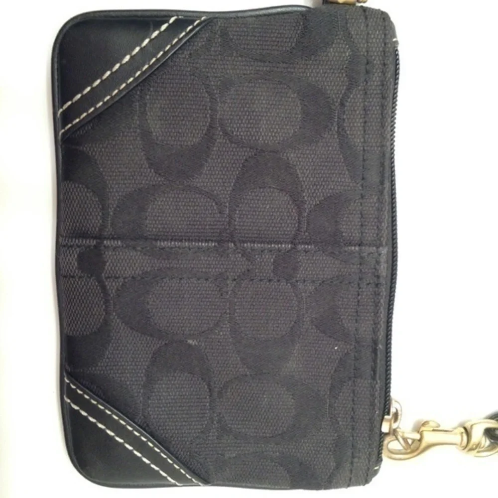 Coach signature v black jacquard leather wristlet